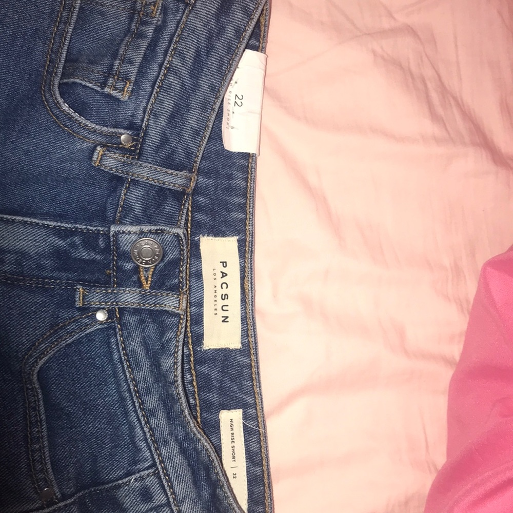 Shorts - Picture 3 of 6